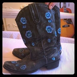 Black Roper with blue flowers!